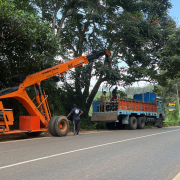 Vythri -pipe unloading